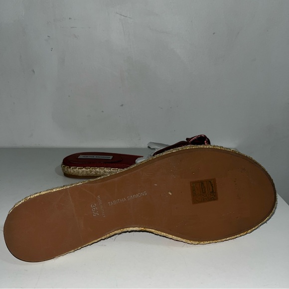 Tabitha Simmons 
HELI PEACH METALLIC NAPPA by Size: 36.5 $400 offers accepted - Picture 7 of 8